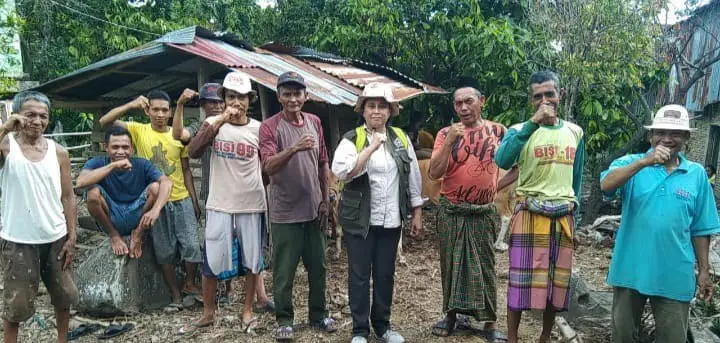 (Kabid Peternakan Dinas Pertanian Bantaeng bersama Peternak di Bantaeng)