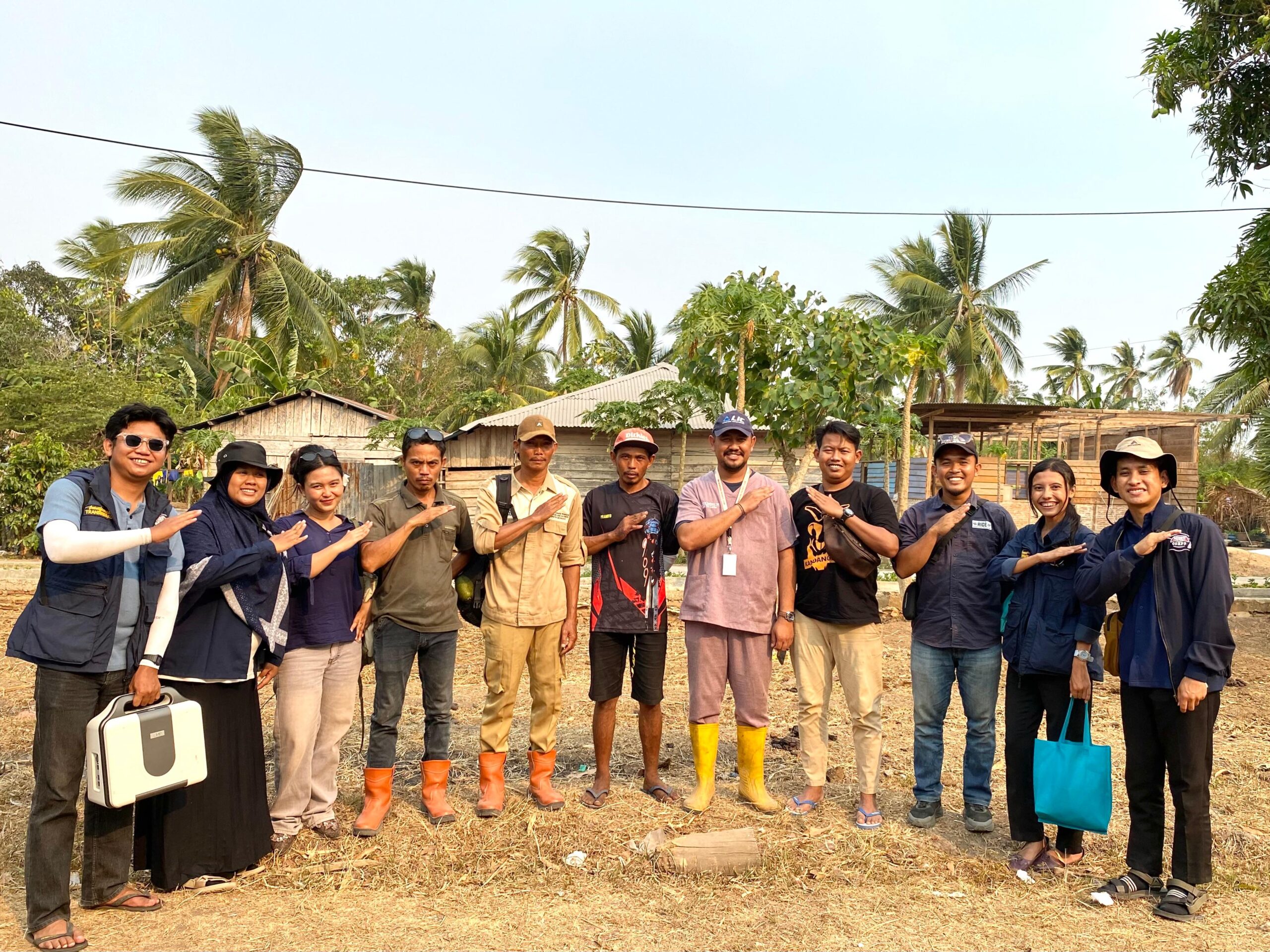 Tim 17 Ekspedisi Patriot IPB di Distrik Semangga
