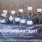 Tim Ekspedisi Patriot dan kader Muhammadiyah berfoto bersama memegang sertifikat pelatihan digital marketing di Merauke